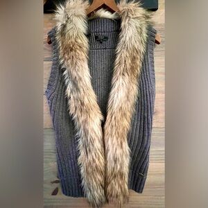 TOWN & COUNTRY LAYERING VEST - FUR COLLAR - STATEMENT PIECE - OLD MONEY STYLE